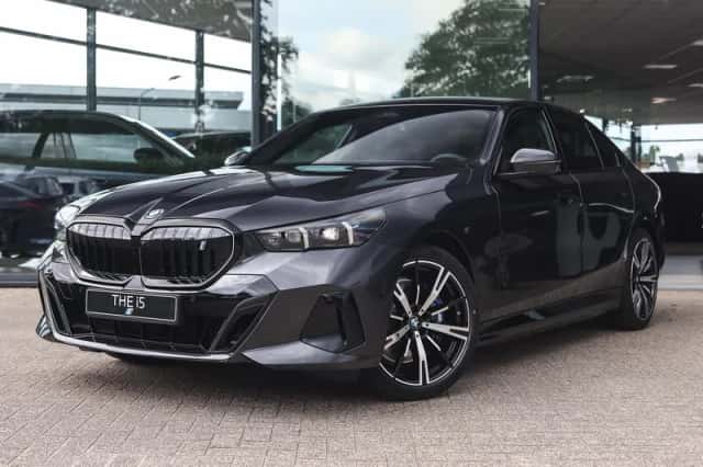 BMW i5 (2026) thumbnail 1