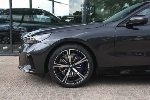 BMW i5 (2026) thumbnail 4