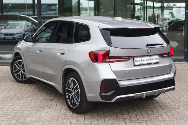 BMW iX1 (2025) thumbnail 2