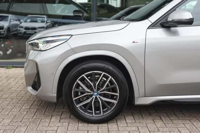 BMW iX1 (2025) thumbnail 4
