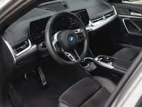 BMW iX1 (2025) thumbnail 8