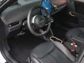 MINI Hatchback (2024) thumbnail 3