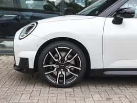 MINI Hatchback (2024) thumbnail 4