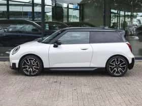 MINI Hatchback (2024) thumbnail 7