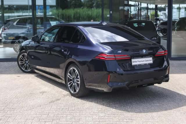 BMW i5 (2024) thumbnail 2