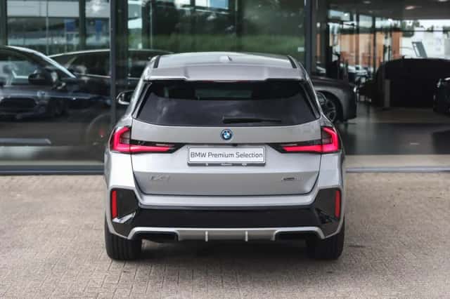 BMW iX1 (2024) thumbnail 6