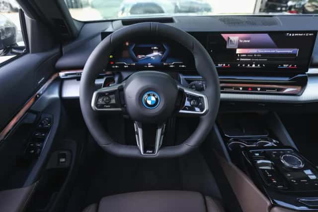 BMW i5 (2026) thumbnail 3