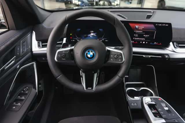 BMW iX2 (2026) thumbnail 3
