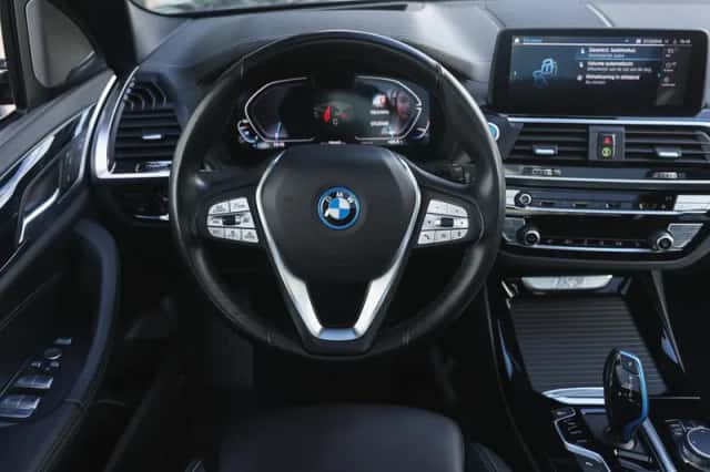 BMW iX3 (2021) thumbnail 3