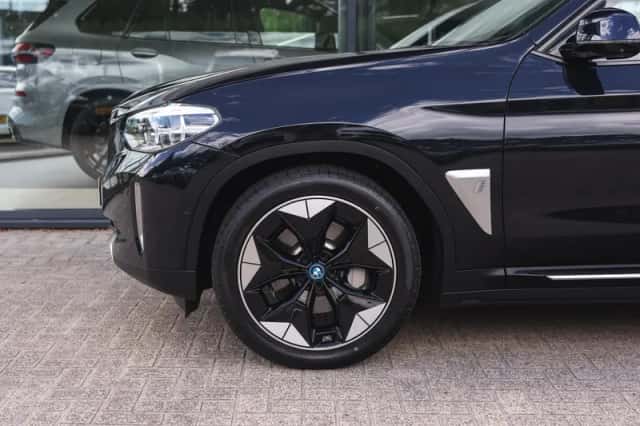BMW iX3 (2021) thumbnail 5