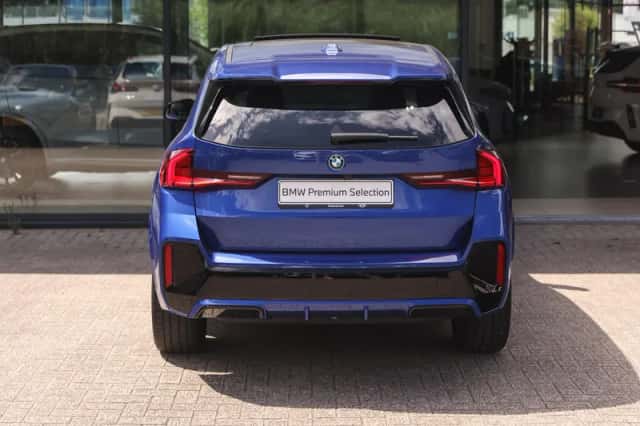 BMW iX1 (2023) thumbnail 6