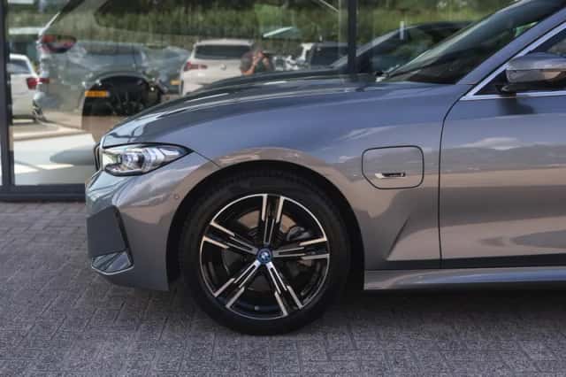 BMW 3-Serie (2023) thumbnail 4