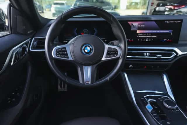 BMW i4 (2024) thumbnail 3