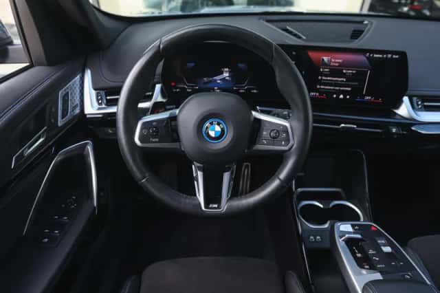 BMW iX1 (2025) thumbnail 3