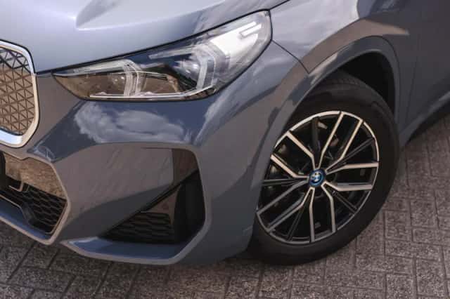 BMW iX1 (2025) thumbnail 4