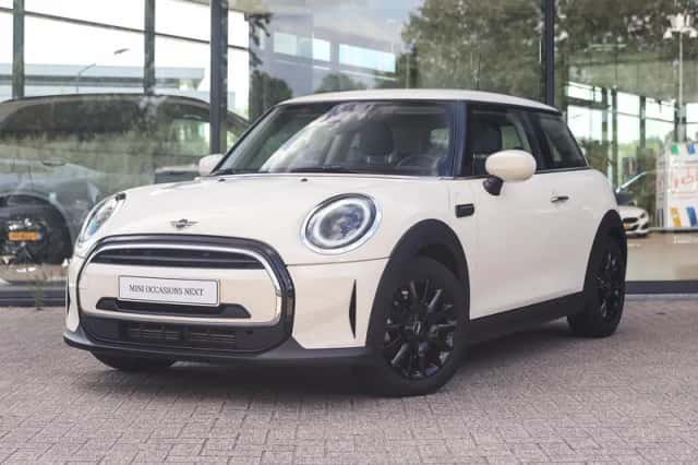 MINI Hatchback (2022) thumbnail 1
