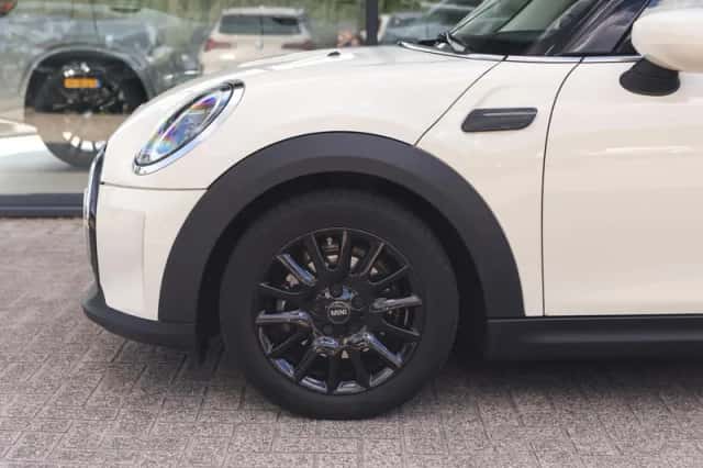 MINI Hatchback (2022) thumbnail 4