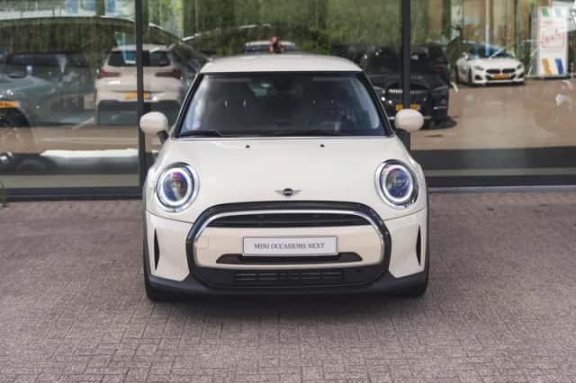 MINI Hatchback (2022) thumbnail 5