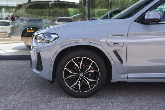 BMW X3 (2022) thumbnail 4