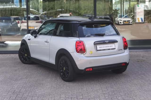 MINI Electric (2022) thumbnail 2