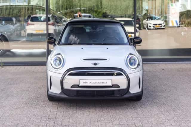 MINI Electric (2022) thumbnail 5