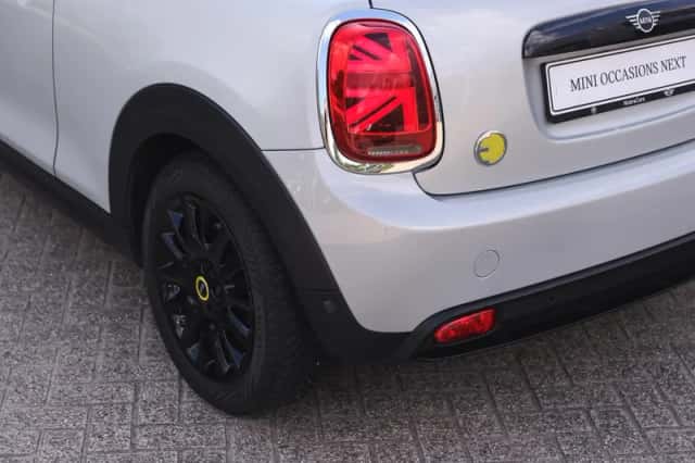 MINI Electric (2022) thumbnail 6
