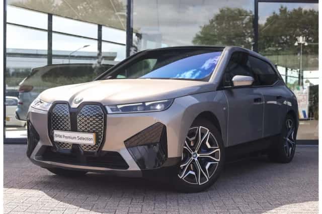 BMW iX (2022) thumbnail 1