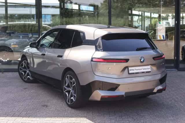 BMW iX (2022) thumbnail 2