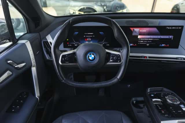 BMW iX (2022) thumbnail 3