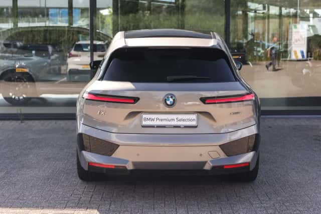 BMW iX (2022) thumbnail 6