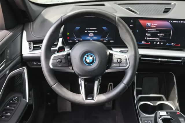 BMW iX1 (2026) thumbnail 3