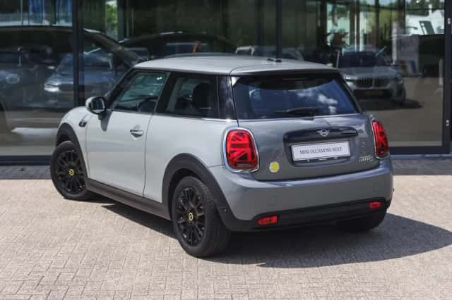 MINI Mini Electric (2022) thumbnail 2