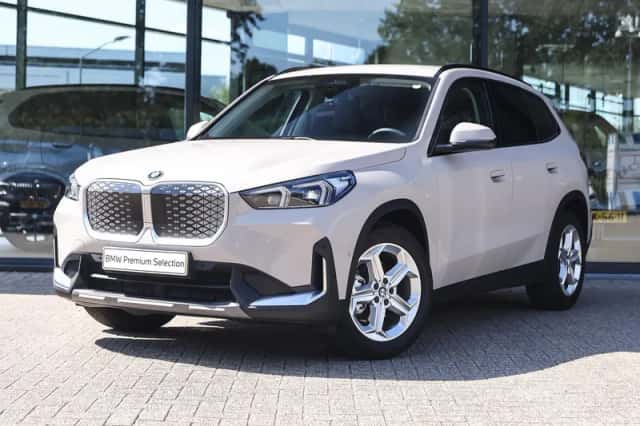 BMW iX1 (2025) thumbnail 1