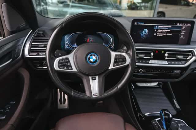 BMW iX3 (2022) thumbnail 3