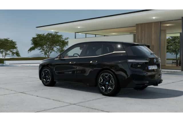 BMW iX (2022) thumbnail 2