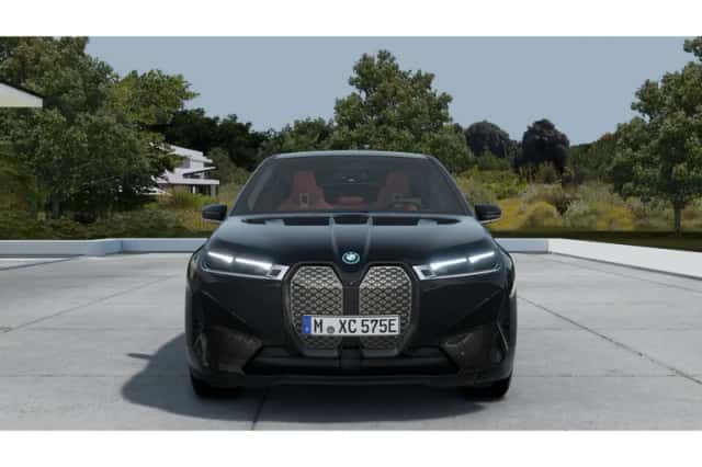 BMW iX (2022) thumbnail 3