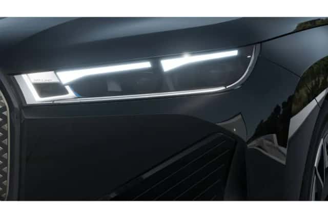 BMW iX (2022) thumbnail 6