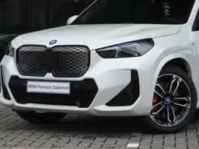 BMW iX1 (2025) thumbnail 2