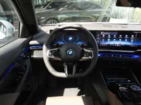 BMW i5 (2026) thumbnail 2