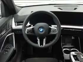 BMW iX2 (2026) thumbnail 2