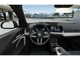 BMW iX1 (2026) thumbnail 9
