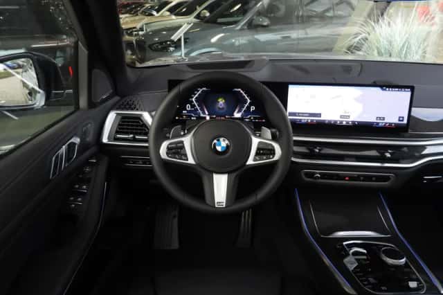 BMW X7 (2026) thumbnail 2