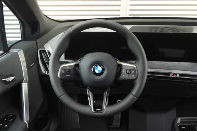 BMW iX (2026) thumbnail 2