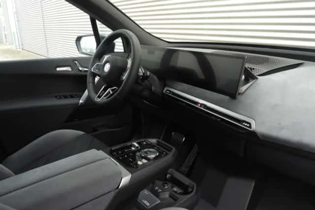 BMW iX (2026) thumbnail 3