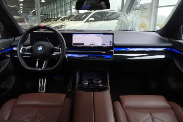 BMW i5 (2024) thumbnail 3