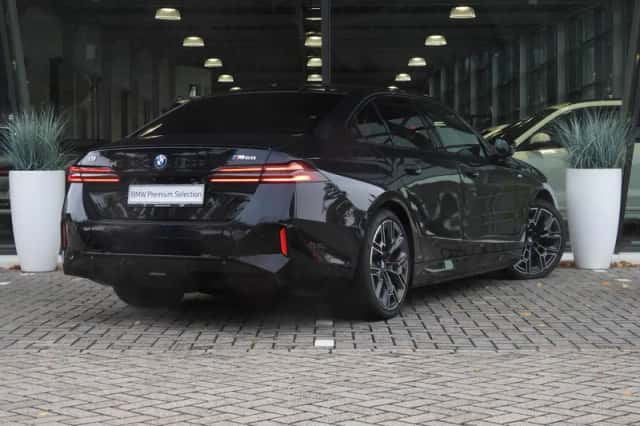 BMW i5 (2024) thumbnail 4