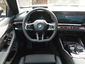 BMW i5 (2026) thumbnail 2
