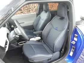 MINI Hatchback (2025) thumbnail 3