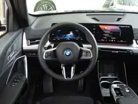 BMW iX1 (2026) thumbnail 2