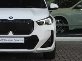 BMW iX1 (2023) thumbnail 12